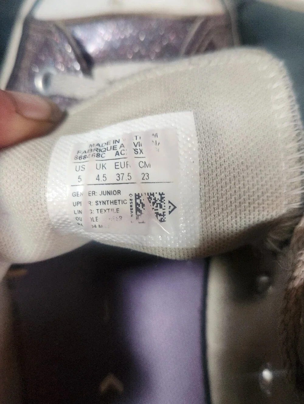 Converse Shimmery Youth Size 5 Lo Tops